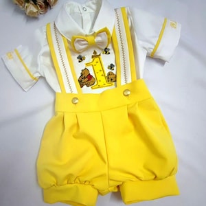 Conjunto de roupas bordadas personalizadas para meninos Ursinho Pooh Ursinho Pooh Conjunto de sapatos e chapéu de aniversário com design especial Shorts Suspensórios Gravata borboleta verde