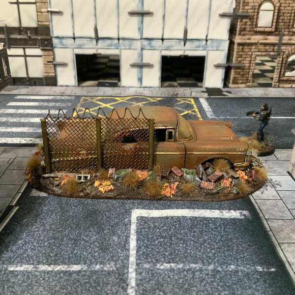 Wasteland Wargame Terrain Piece Abandoned Old Destroyed Car Diorama for Post Apocalypse Tabletop Games 28mm-32mm Miniature