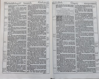 Facsímil de la Santa Biblia de 1611 con Apócrifos - Incluye ortografía e ilustraciones originales (11x7x1.5)