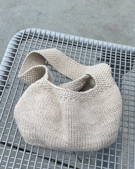 My Essentials Bag - knitted bag pattern - easy
