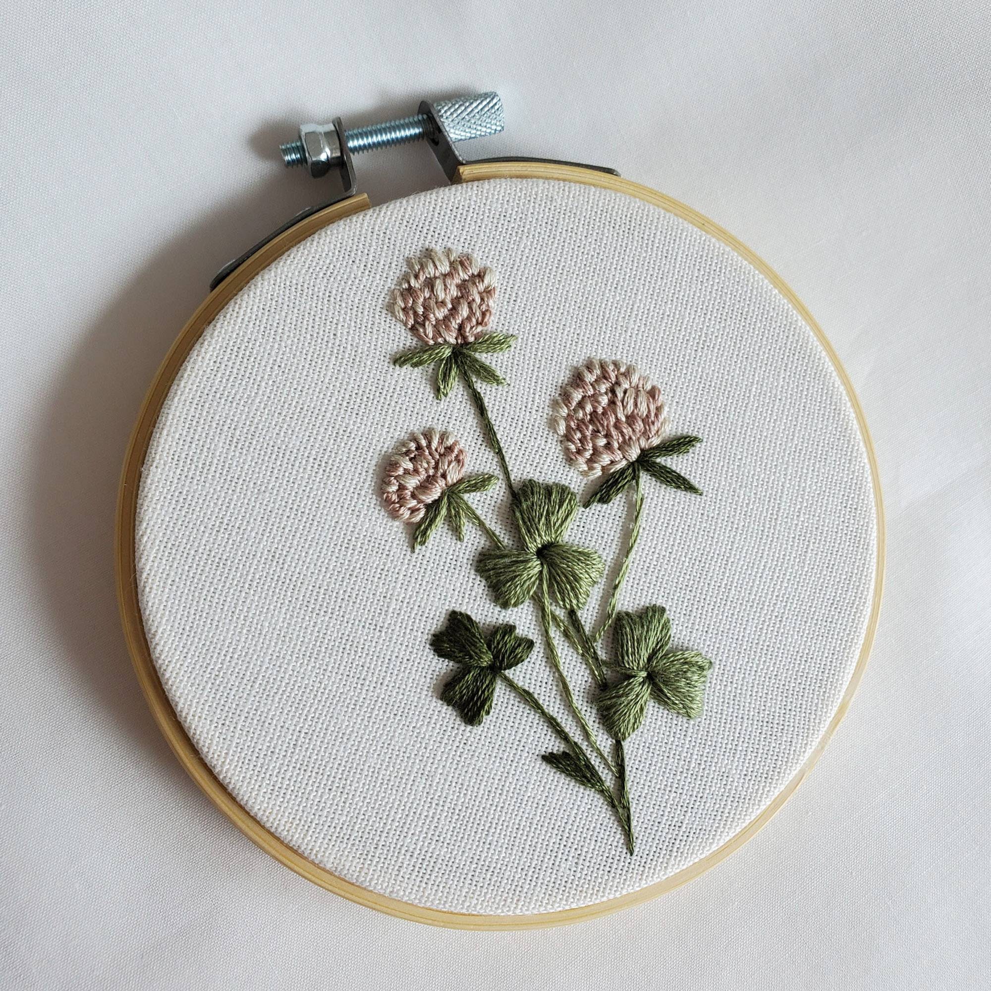 Hand Embroidered Daisy Hoop Art, Botanical Wildflower Embroidery Wall ...