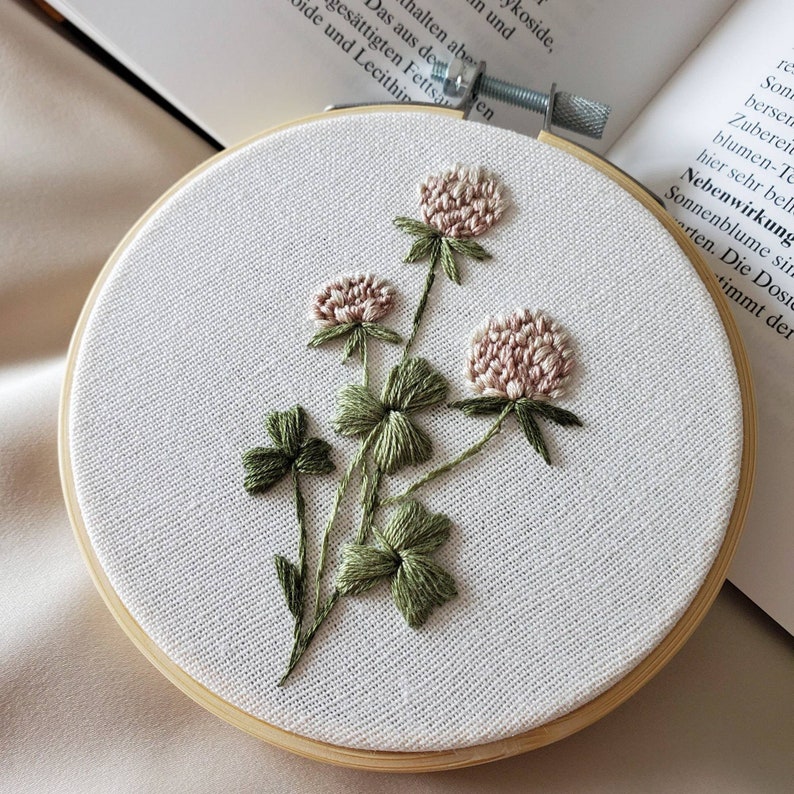 Hand Embroidered Daisy Hoop Art, Botanical Wildflower Embroidery Wall ...