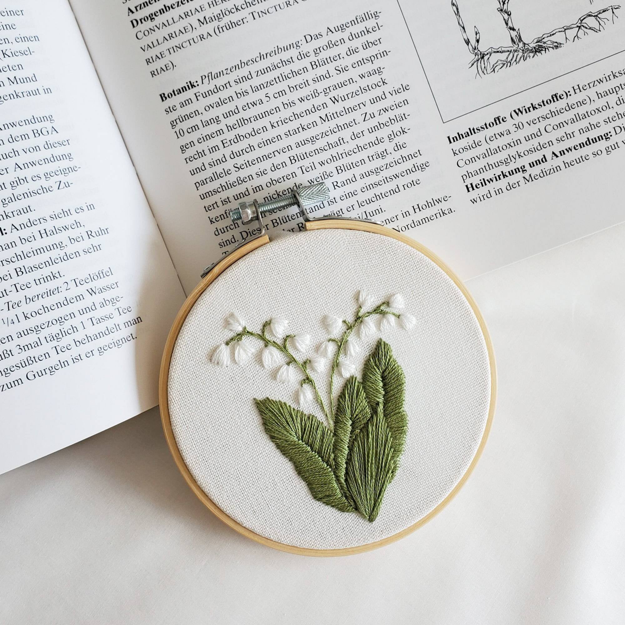Hand Embroidered Daisy Hoop Art, Botanical Wildflower Embroidery Wall ...
