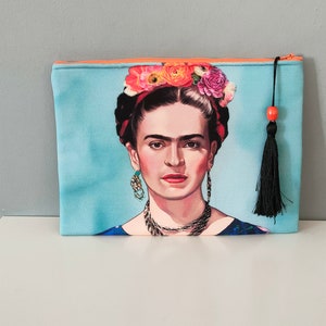 Boho Damen Clutch, Frida Kahlo gemusterte handgemachte Clutch Tasche mit mexikanischen Frauen und floralem Kopf auf türkisem Hintergrund, Stoff clutch
