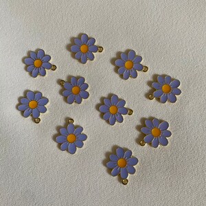 Purple Daisy Enamel Pendant – Flower Charm for DIY Jewelry, Kawaii Y2K Aesthetic, Zinc Alloy Pendant for Necklace or Bracelet Making