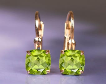 Pendientes colgantes de peridoto natural con cierre de palanca en oro amarillo. Joyas de peridoto. Regalos de promesa.