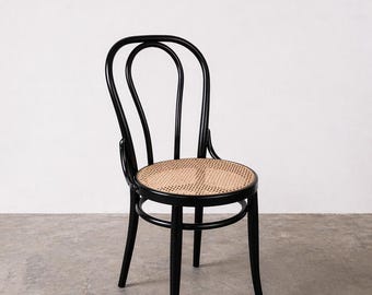 Thonet No. 18 chair in beechwood and Viennese cane, 1960s – attributed to Thonet / Herbatschek