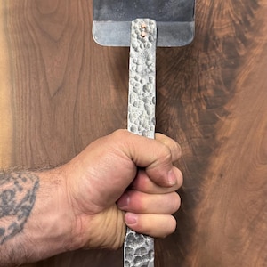 Spatule pour barbecue en acier au carbone forgé