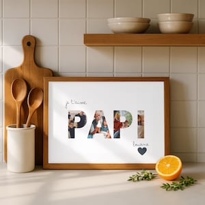 Peut inclure: Un cadre en bois avec le mot "PAPI" en grandes lettres, chacune remplie de photos de famille. L'expression "je t'aime" est au-dessus, et "louane" avec un cœur en dessous. Une planche à découper, des ustensiles et une orange sont en arrière-plan.