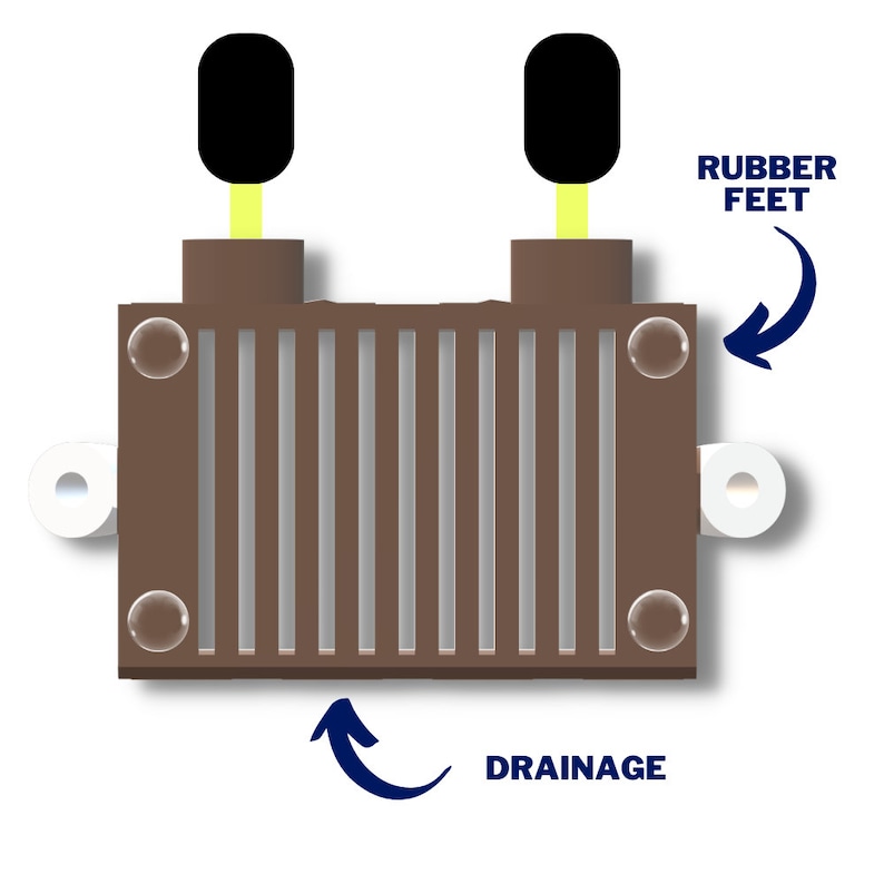 Puede incluir: Un objeto rectangular marr&oacute;n con ranuras verticales, dos protuberancias cil&iacute;ndricas negras y amarillas y fijaciones circulares blancas. Los textos "RUBBER FEET" y "DRAINAGE" se indican con flechas.