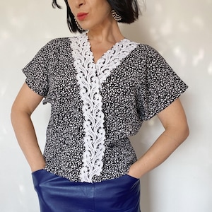 Vintage blouse | Shirt summer blouse | 90s 80s | Unique | Sustainable fashion | Polka dot pattern |