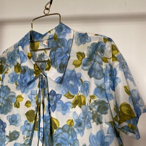 Vintage Bluse Hemd Sommerbluse Unikat Nachhaltige Mode 100% Polyester Slowfashion Bluse aus 90er Blumenmuster Bild 9