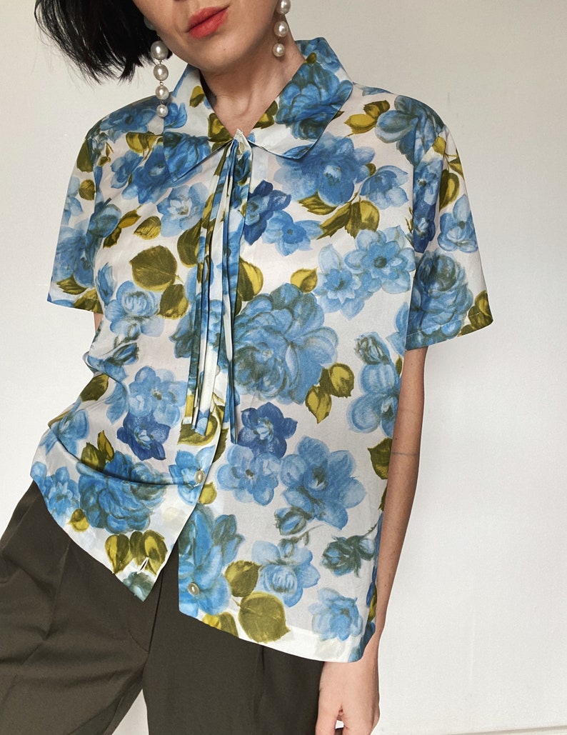 Vintage Bluse Hemd Sommerbluse Unikat Nachhaltige Mode 100% Polyester Slowfashion Bluse aus 90er Blumenmuster Bild 7