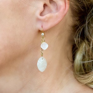 Dangle moonstone earrings in gold/Moonstone earrings in vermeil/Long Rainbow Moonstone earrings/Rainbow moonstone earrings in gold