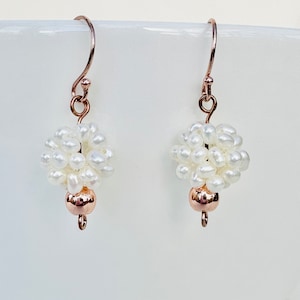 Freshwater pearl earrings in rose gold/Dangling pearl earrings in goldfilled/White freshwater pearl earrings/Cluster pearl earrings in gold