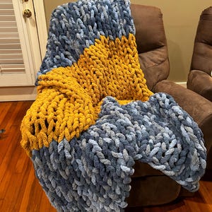 Cozy Hand Knit Throw Blanket – Soft & Warm Handmade Blanket, Perfect for Couches, Beds, and Home Decor