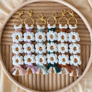 Macrame Daisy Flower Keychain | Backpack Keychain | Macrame Flower Keychain| Key Fob | Floral Keychain