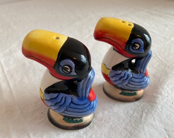 Cruet set of legendary John Gilroy 'Guinness Toucan' ceramic salt and pepper shakers