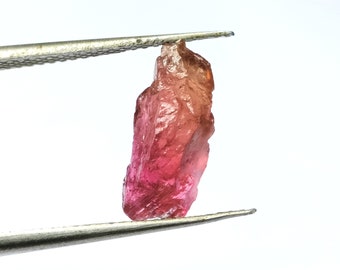 Robijnrode toermalijn ruwe edelsteen, AAA-kristalmonster (2,55 cts)