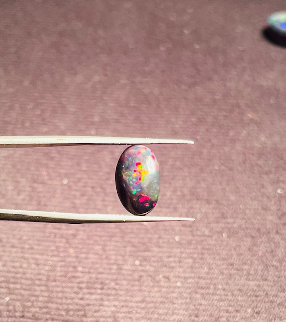 エチオピア産ブラックオパールカボション：ハニカムマルチファイア