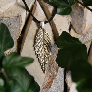 Silver elm leaf pendant. Druid pendant. Fantasy elven forest jewelry. Detailed plant pendant. Nature lovers gift. Botanical jewelry, witch