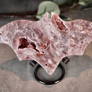 High quality, Freestanding, Red, pink amethyst, bat carving 420g 16cm(W) 9cm(H)