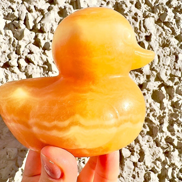 Large Orange calcite duck 9cm (h) 10cm (l)