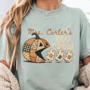 パッチワークパンプキンティーチャーシャツ、名入れブークルーTシャツ、キルティングゴーストハロウィン教室シャツ、カスタムネーム入り秋のギフト