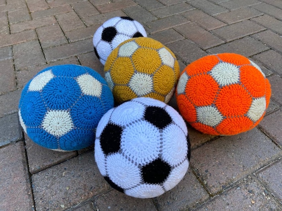 かぎ針編みのサッカーボールのパターン（.PDF） - すぐにダウンロード