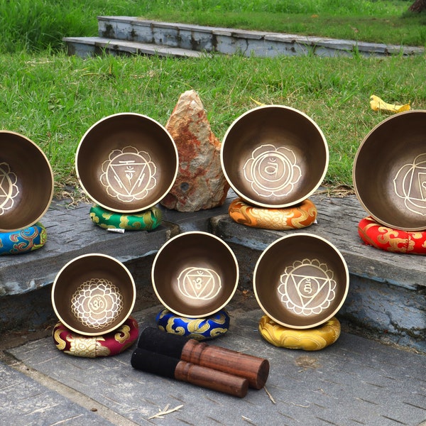 Chakra carved Tibetan Singing bowl for meditation Hand beaten singing bowl set of 7  spiritual yoga bowl for chakra singing bowls