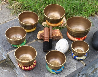 Hand beaten singing bowl set of 7 Tibetan singing bowl meditation bowl and Thado bowl for spiritual yoga practice and chakra set