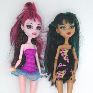 Authentique poupée Monster High : Draculaura ou Cleo De Nile - Objet de collection à la retraite (au choix)