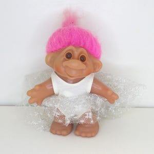 DAM Troll - 80&#39;s Vintage Collectible Toy Figure - Troll In White Dress - Pink Hair