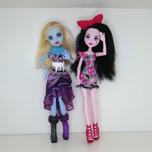 Poupées Monster High Mattel : Abbey Bominable et Draculaura - Votre choix