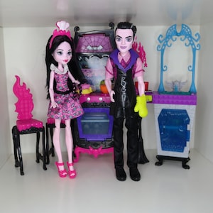 Monster High Vampire Family Kitchen Playset - Authentic - Set Of Two Dolls And Accessories - Draculaura And Dracula Father - Pre-Owned