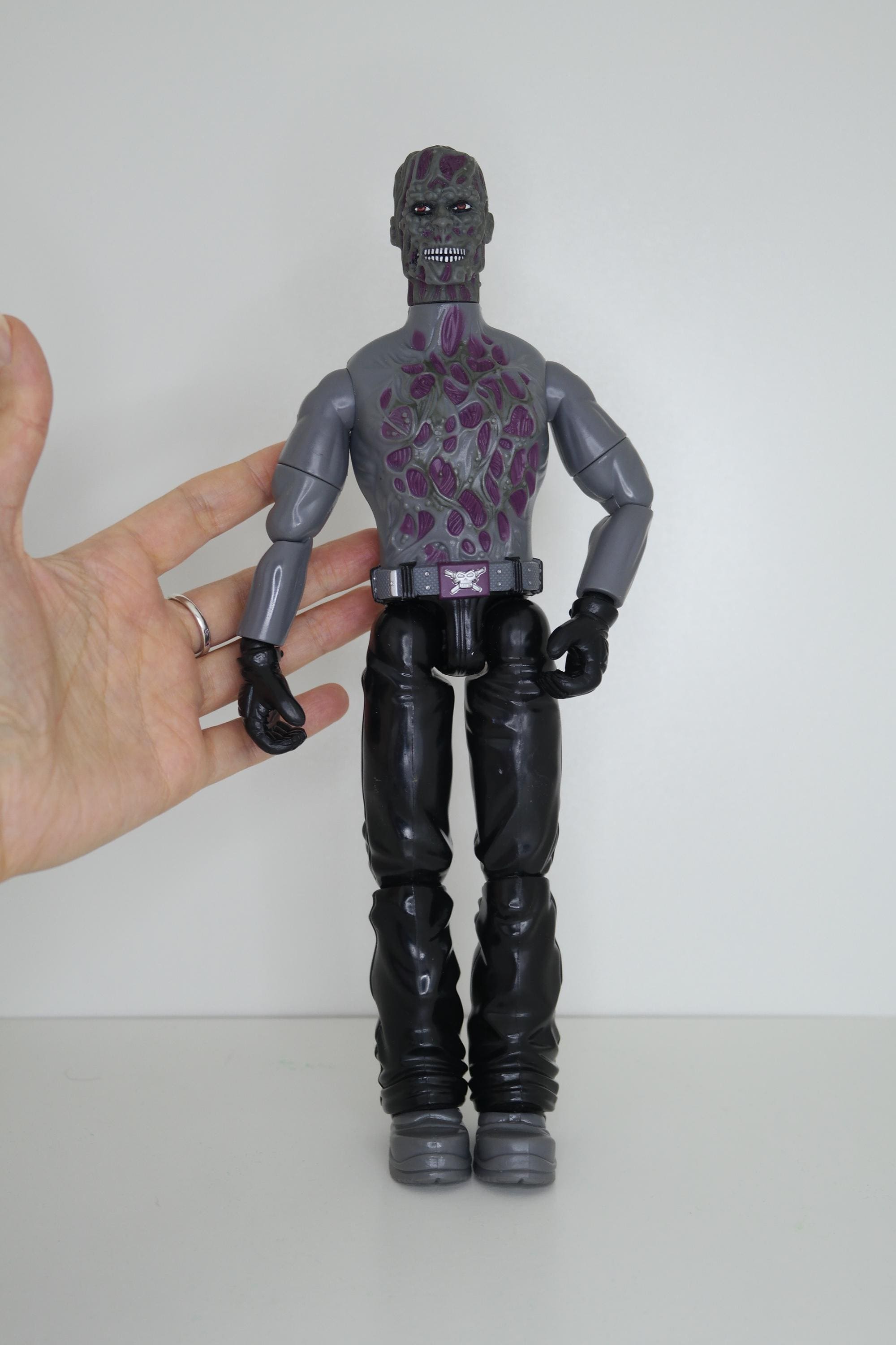 MEDICOM TOY - Sync. SUICIDE MAN（GESSO Ver.） MEDICOM TOY SUICIDE MAN Red ver. banksy sync. statue | eBay