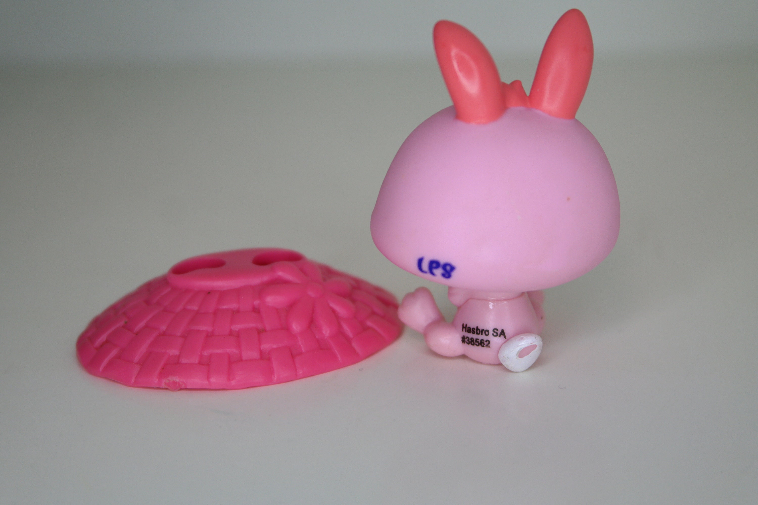 Authentic Hasbro LPS Figurine Rabbit With Hat #2407 #471 #667