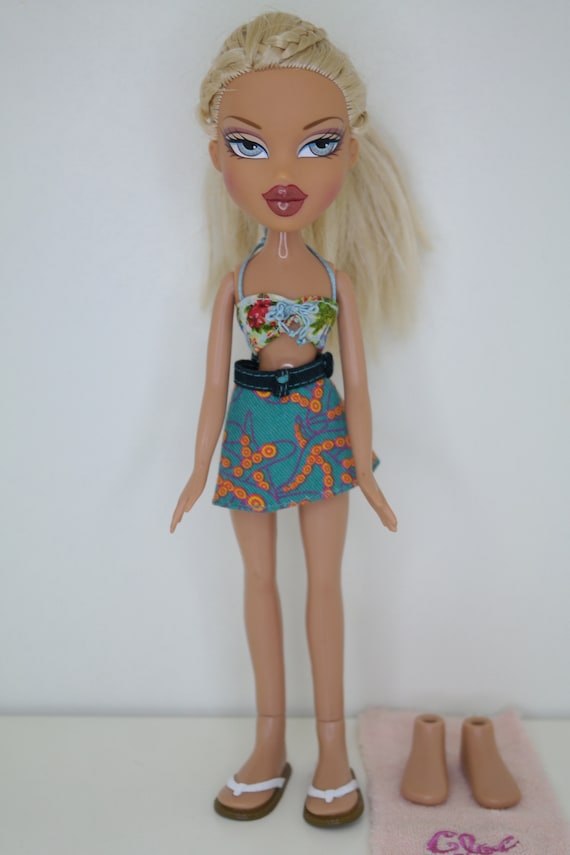 Bratz Cloe Doll Hot Summer Dayz Authentic MGA Doll With Accessories  Pre-owned 