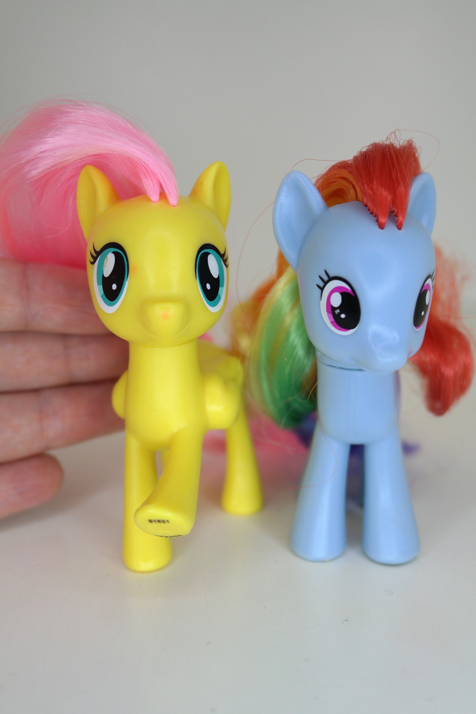 My Little Pony Pony Friends Figures 8cm Set of 6 - Pinkie Pie, Twilight  Sparkle, Applejack, Rarity, Rainbow Dash, Fluttershy