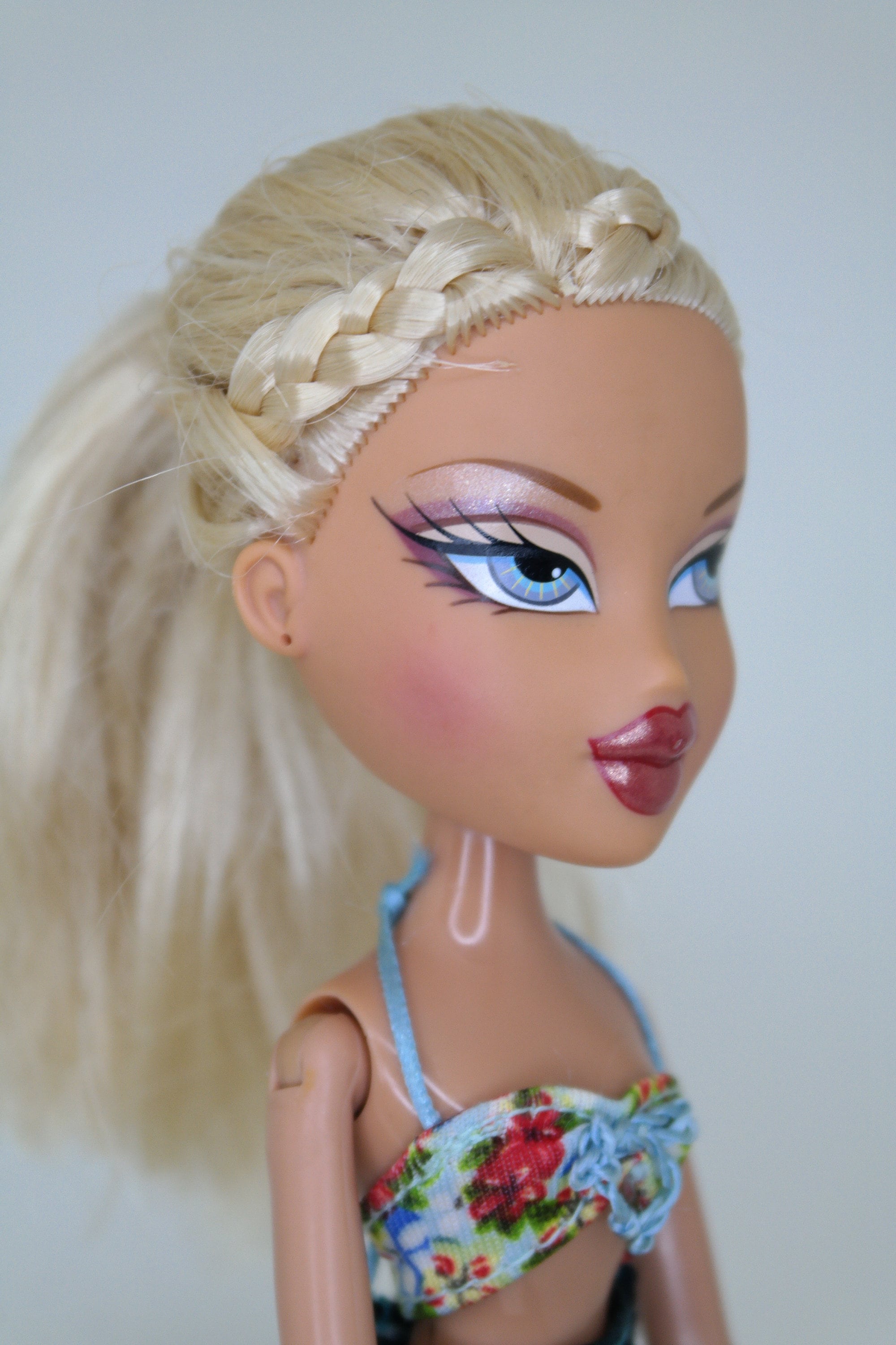 Bratz Cloe Doll Hot Summer Dayz Authentic MGA Doll With Accessories  Pre-owned -  Canada