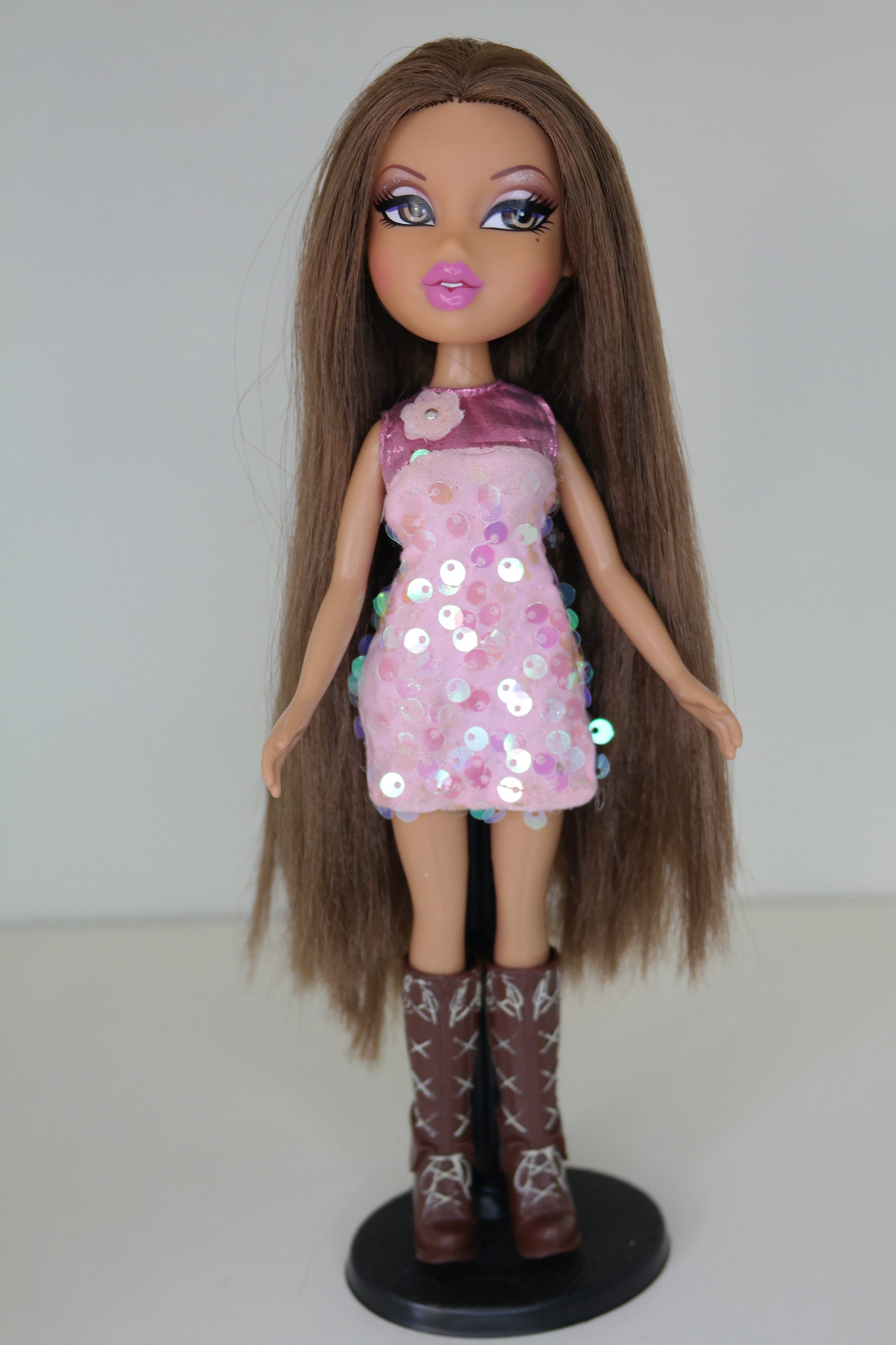 Bratz Strut It! Doll, Fianna, Great Gift for Children Ages 6, 7, 8+ 