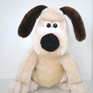 Sitzende Gromit Hund Plüschtier - Wallace und Gromit - Vintage Sammler Kuscheltier Figur