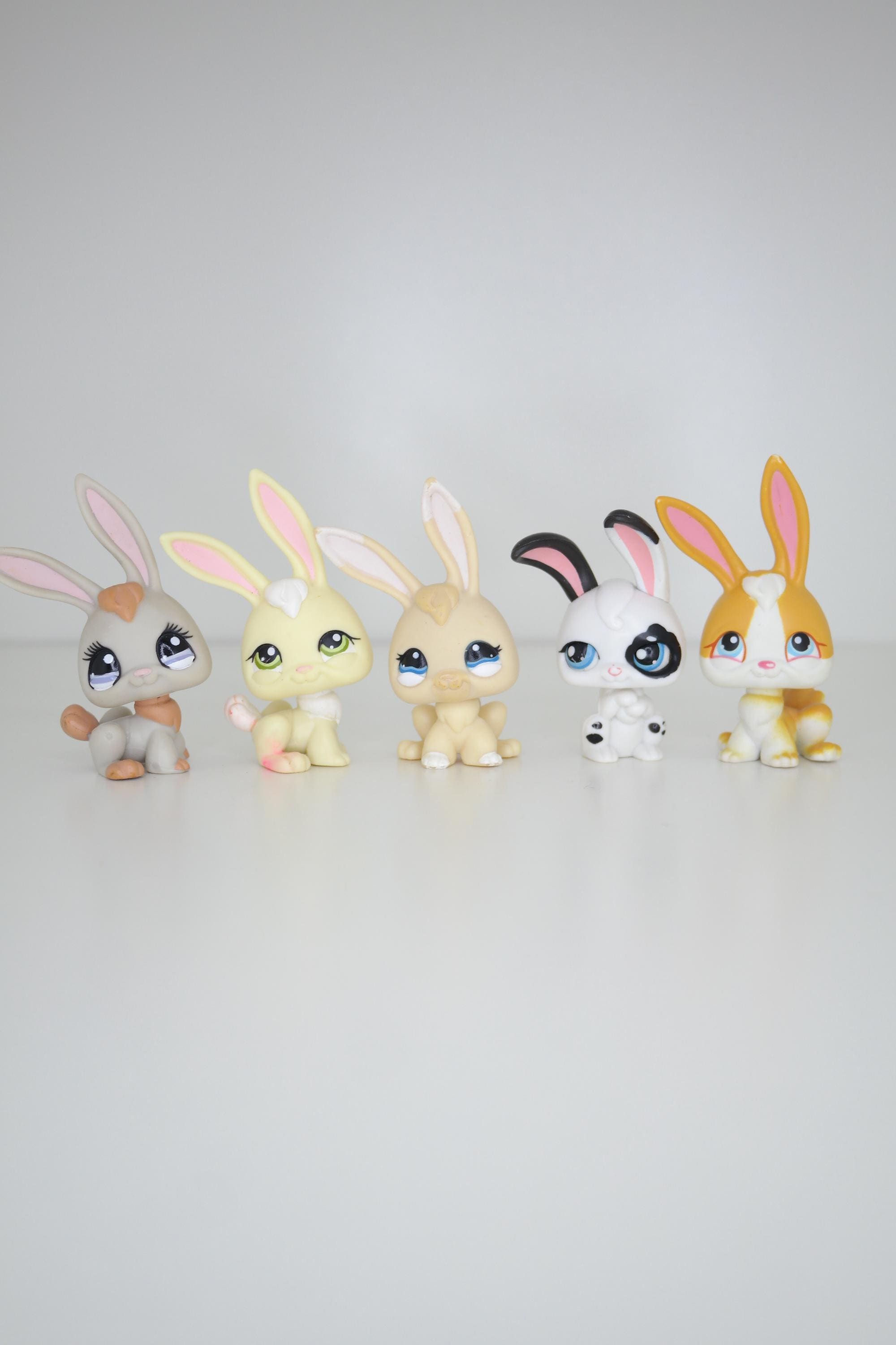 HasbroのLittlest Pet Shopシリーズ　耳が垂れたウサギ Vintage LPS Rabbit Pick Your Collectible Authentic Hasbro Figure