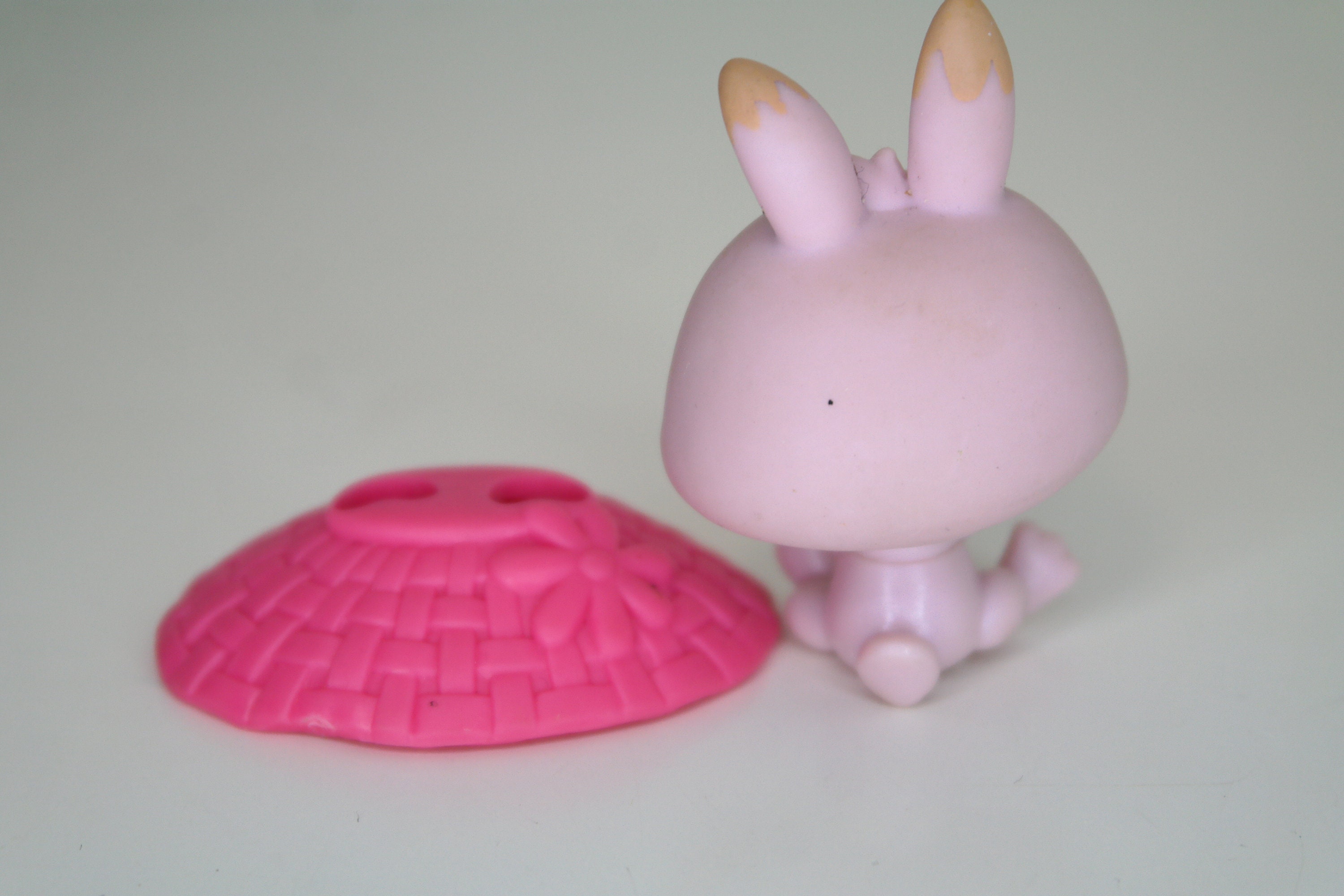 Authentic Hasbro LPS Figurine Rabbit With Hat #2407 #471 #667