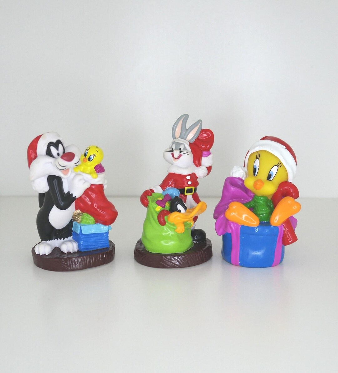 ルーニー・テューンズのキャラクターフィギュアをお選びください