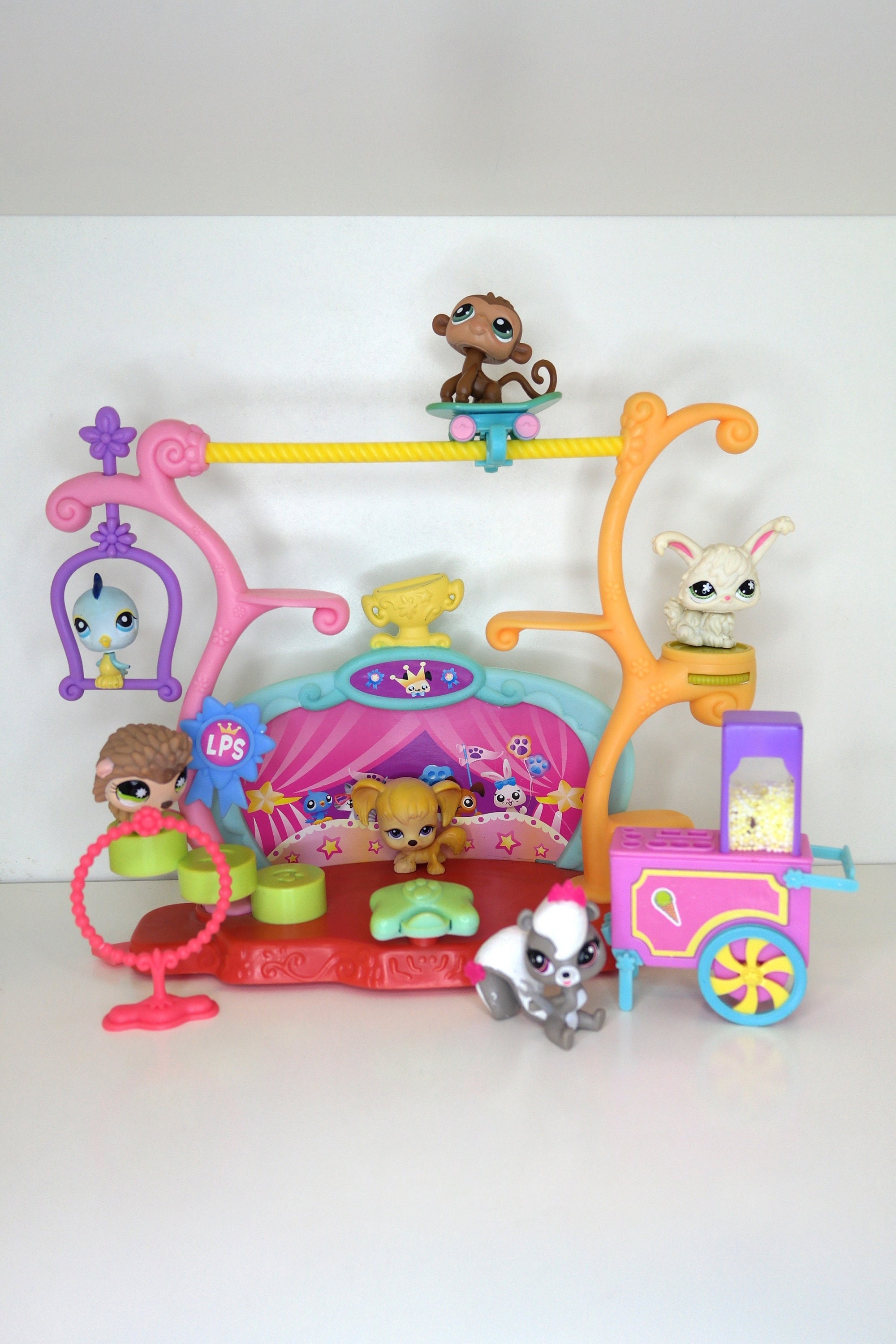 LPS Biggest Littlest Pet Shop Playset with 3 of the original pets &  accessories