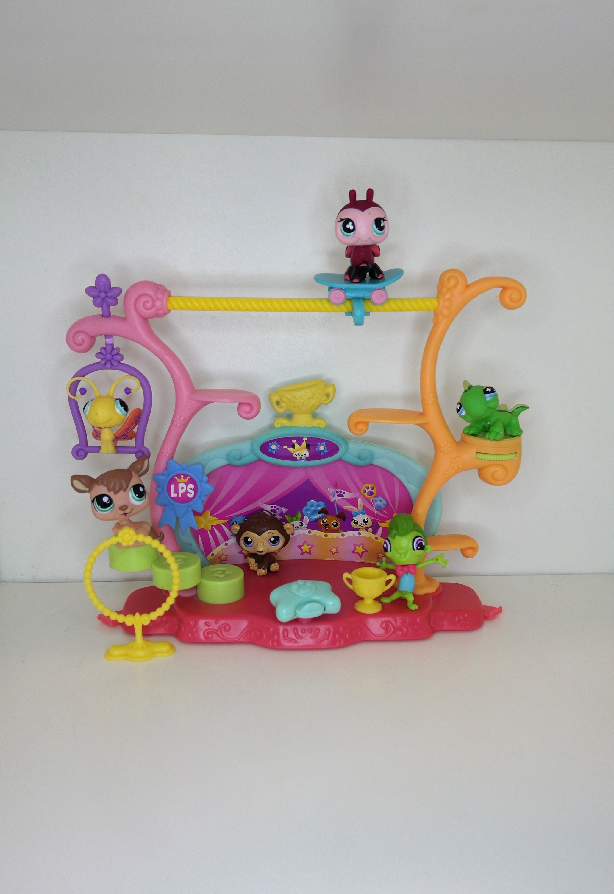 LPS Biggest Littlest Pet Shop Playset with 3 of the original pets &  accessories