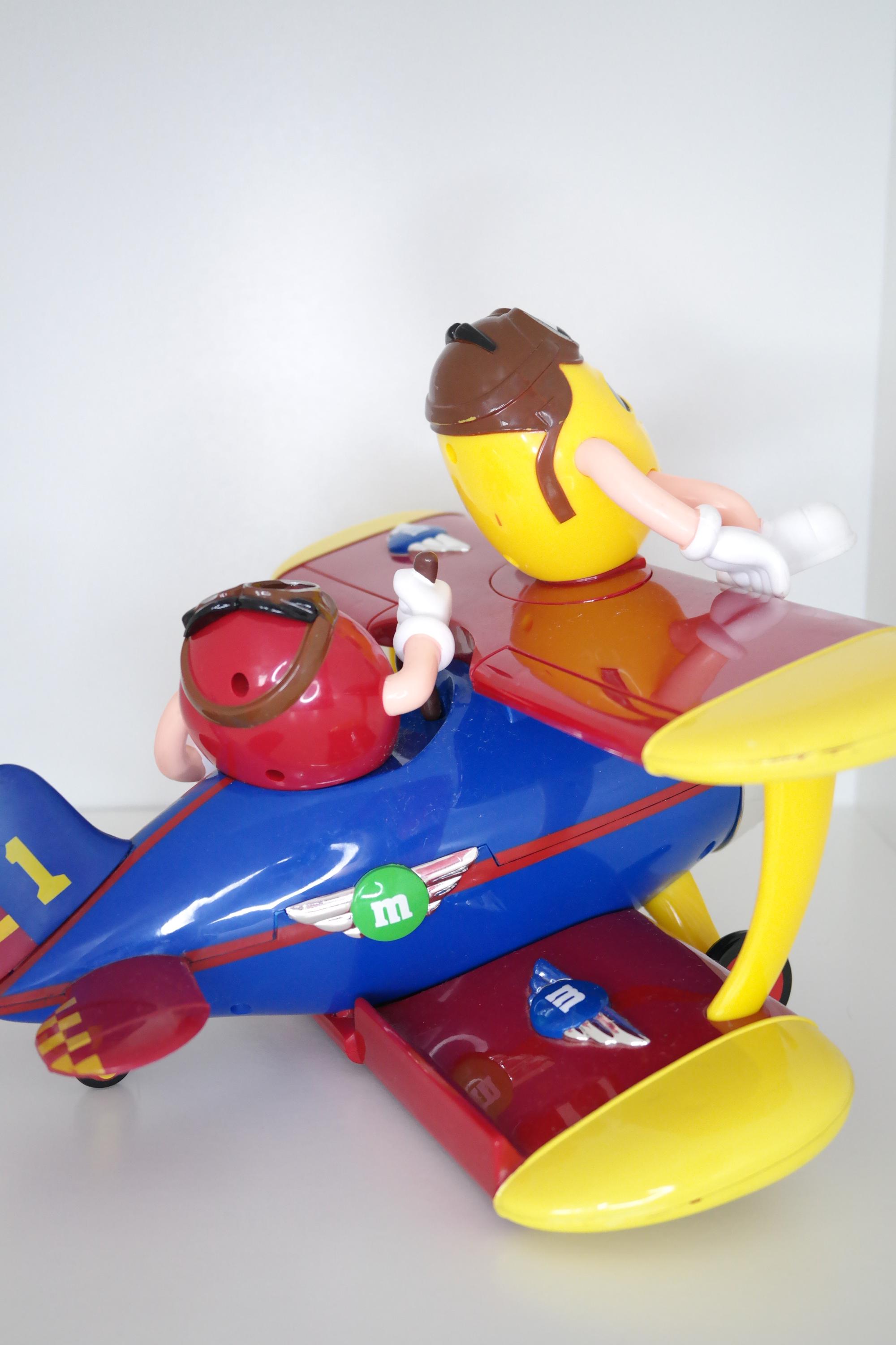 ビンテージM&Mディスペンサー、曲芸飛行飛行機とパイロット2人、本物の