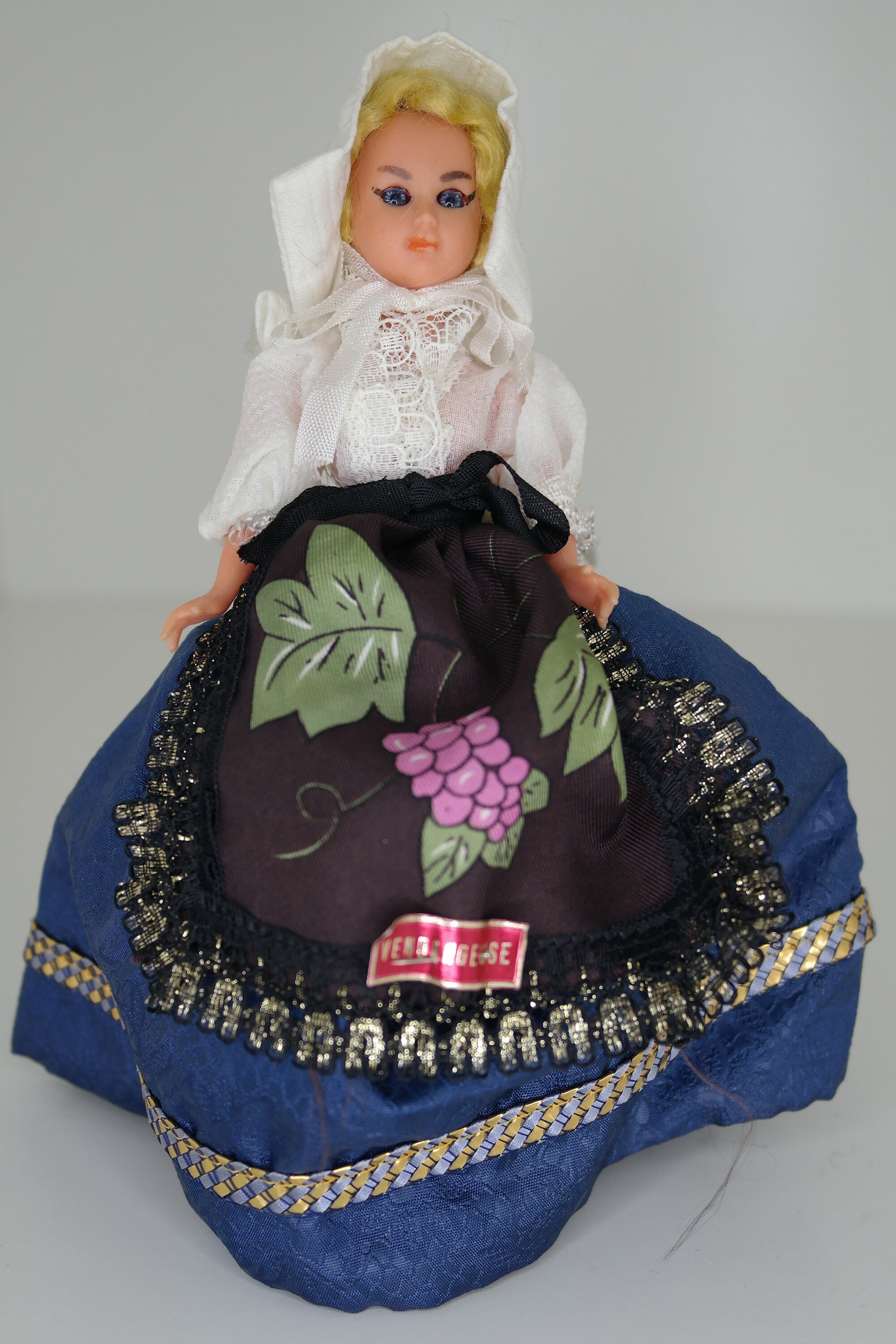 Idée cadeau poupée ancienne costume folklorique ville st Brevin les pins - Collection