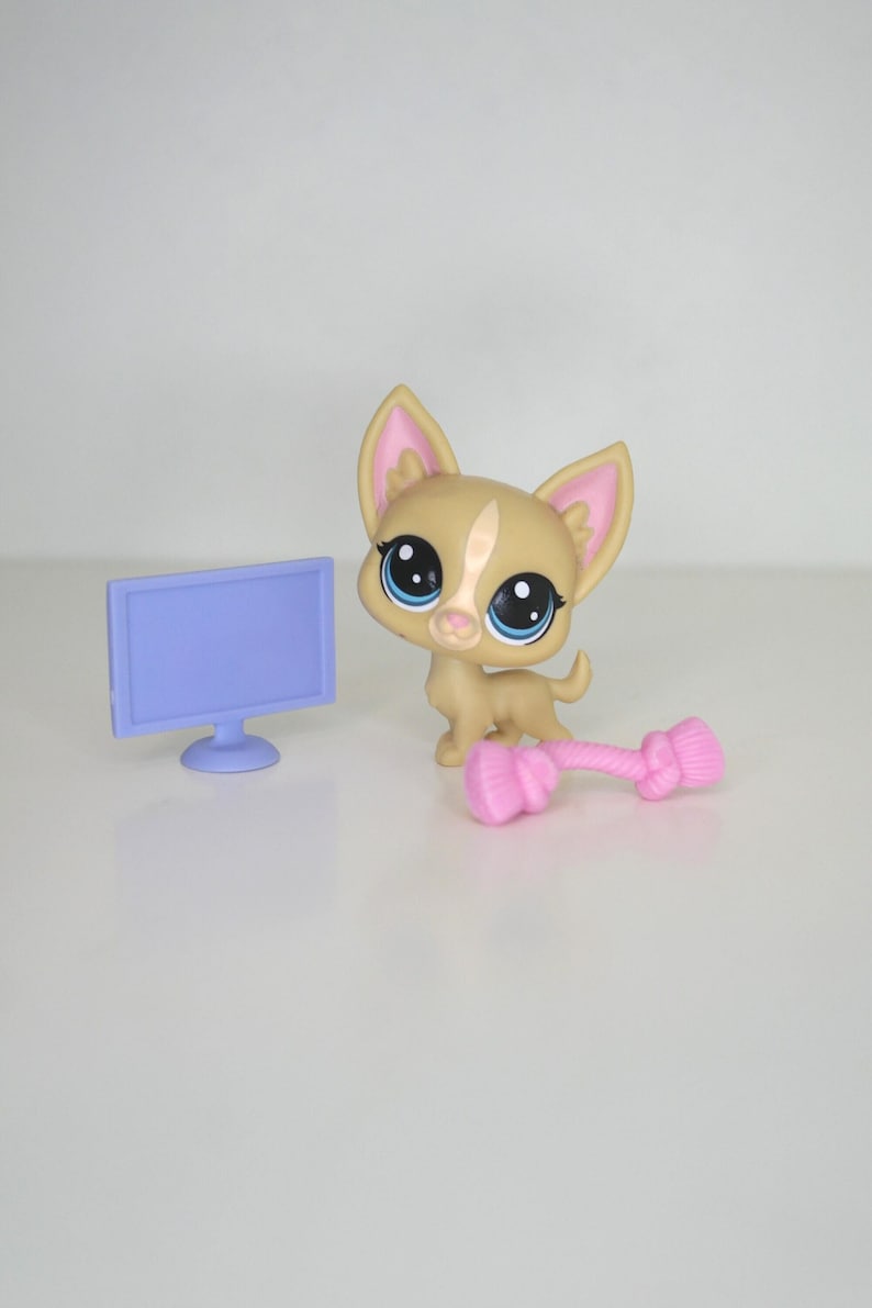 Authentic LPS Chihuahua #92: Poco La Playa, Retired Hasbro Collectible image 8
